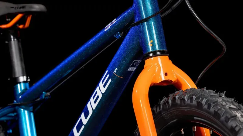 Cube Acid 200 Disc Kids Bike in Actionteam-6