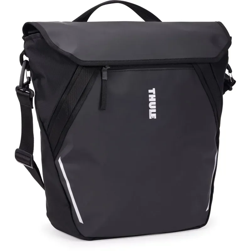 Thule Chasm Courier 22L in Black
