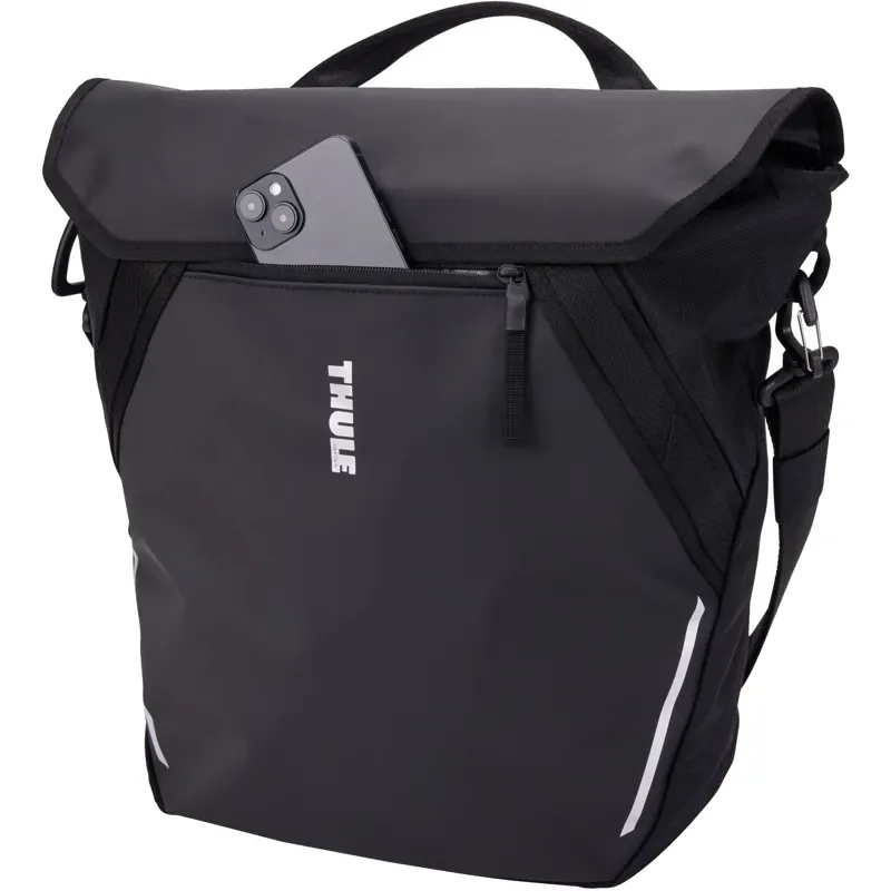 Thule Chasm Courier 22L in Black-4