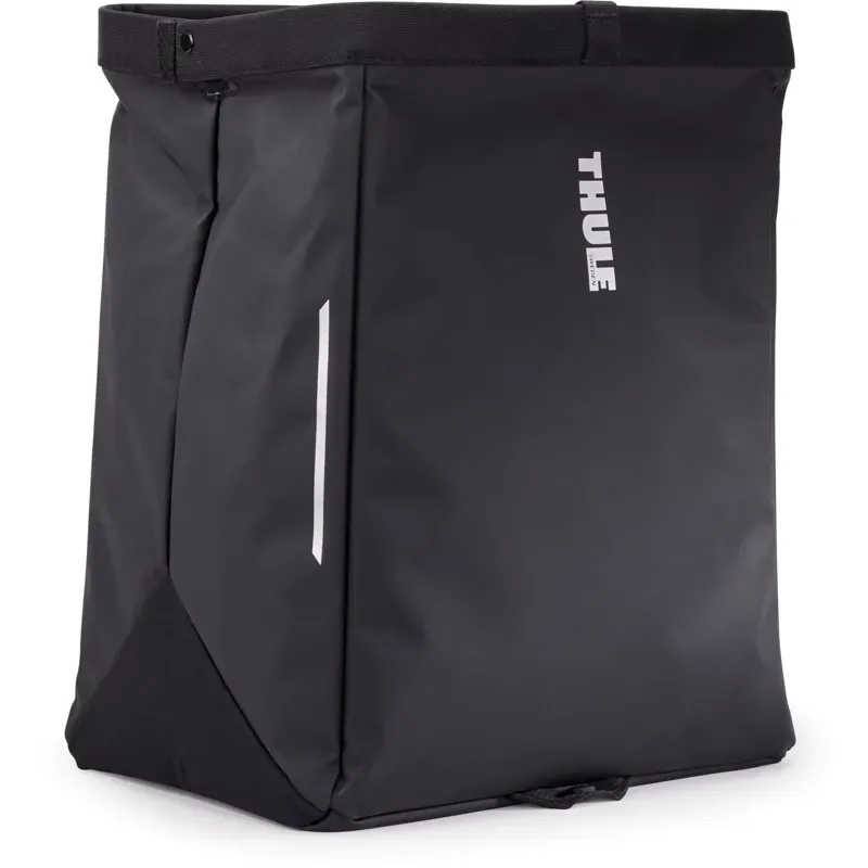 Thule Chasm Courier 22L in Black-7