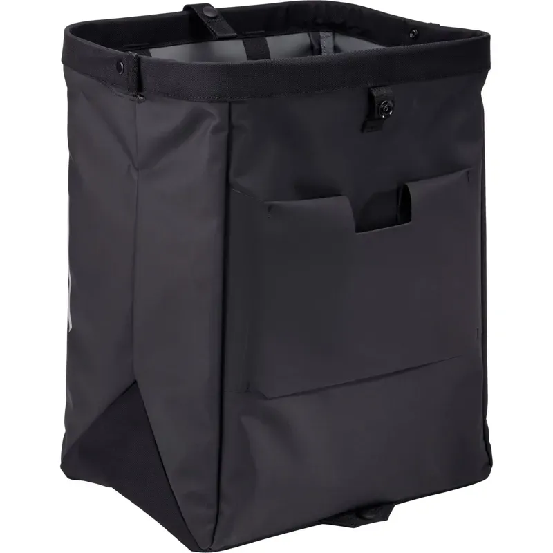 Thule Chasm Courier 22L in Black-9