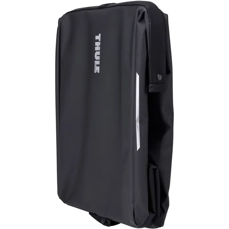 Thule Chasm Courier 22L in Black-11