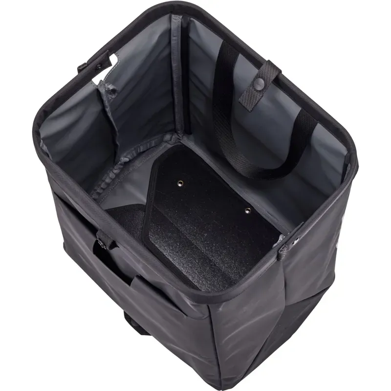 Thule Chasm Courier 22L in Black-12