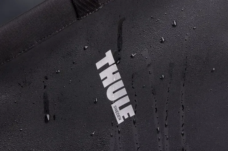 Thule Chasm Courier 22L in Black-13