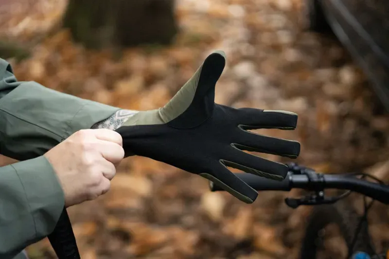 Madison Flux Waterproof Trail Gloves in Midnight Green-3
