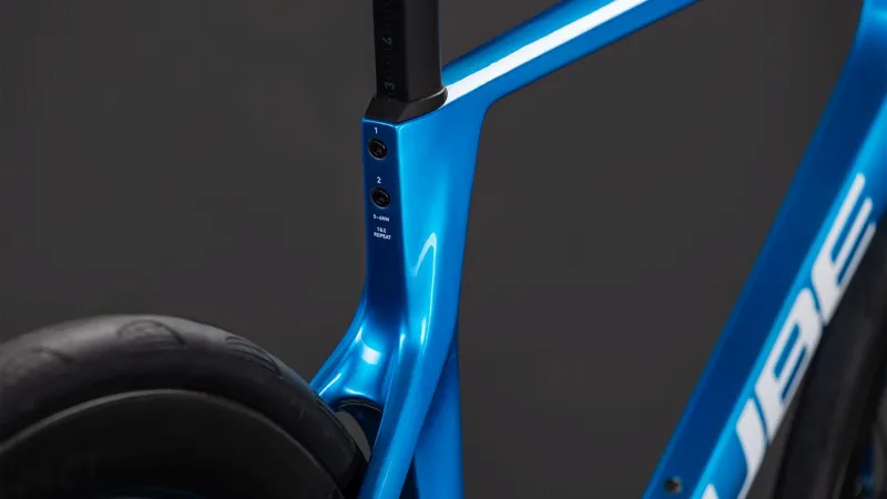 Cube Agree c:62 EX 2026 Road Bike in Topasblue/White-4