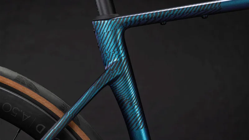 2026 Cube Attain C:62 SLT Road Bike In Shift Mint/White-4