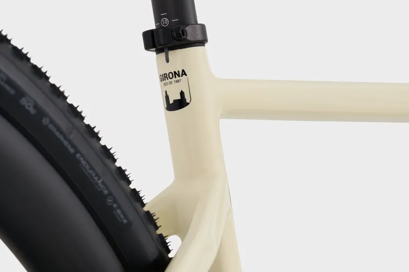 2027 Megamo Along Flat-Bar E-Gravel Bike in Sand-2