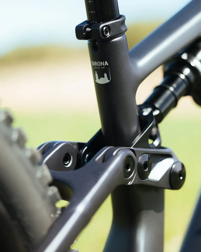 2027 Megamo Reason AL 07 E-MTB in Black-5