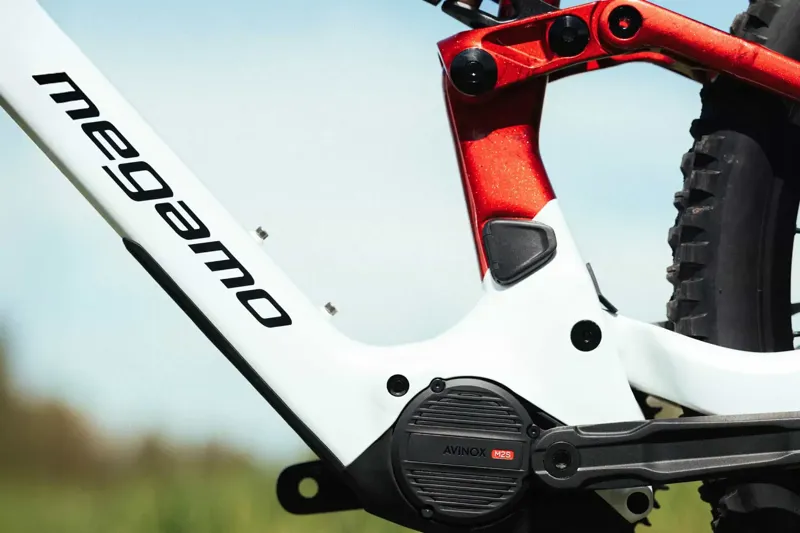 2027 Megamo Reason AL 07 E-MTB in White Red-2