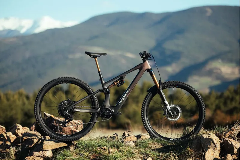 2027 Megamo Reason CRB 03 AXS E-MTB in Garnet UD-4