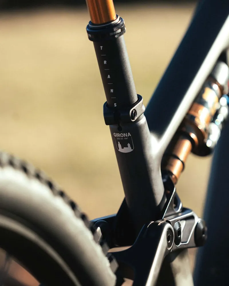 2027 Megamo Reason CRB 03 AXS E-MTB in Garnet UD-6