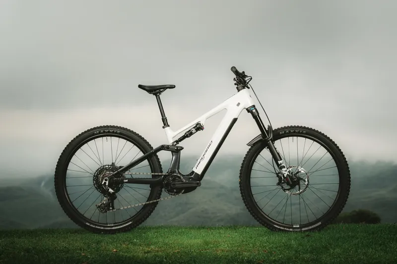 2027 Megamo Ryal 10 E-MTB in White-4
