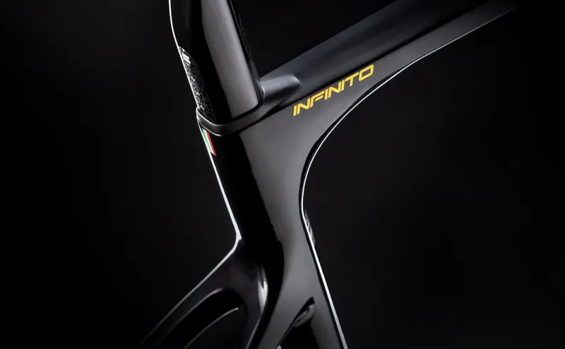 Bianchi Infinito Pro Shimano 105 Di2 Endurance Road Bike in Black Metal-1