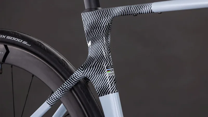 Cube Agree c:62 Race 2026 Road Bike in Glacier White/Black-3