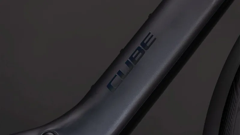 Cube Editor Hybrid Pro 400x FE 2026 E-Bike in Coal/Prism-3