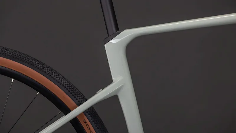 Cube Nuroad Hybrid C:62 Race 400x 2026 e-Gravel Bike in Reed Beige/Black-3