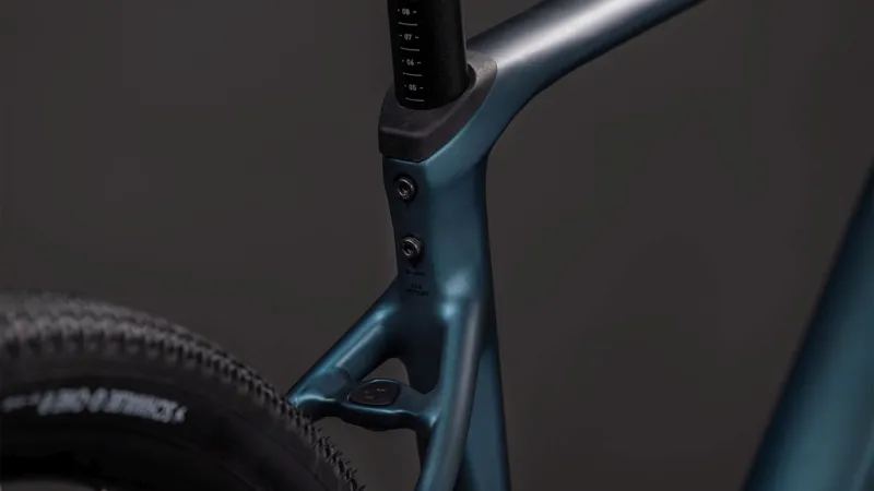 Cube Nuroad Race 2026 Gravel Bike in Royal Green/Black-5