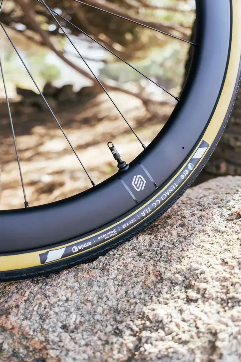 ERE Explorator CCR45 Carbon All-Road and Gravel Wheelset in Black-5