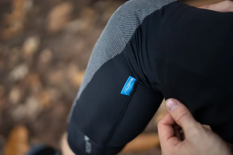 Madison DTE Level 2 Rheon Knee Padset in Black-2