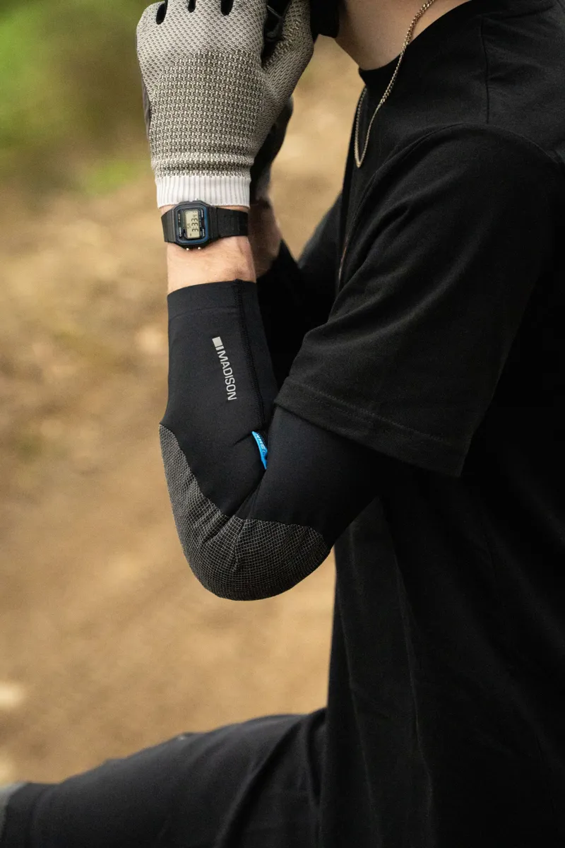 Madison Flux Ultra Light Level 1 RHEON Elbow Pad Set-2