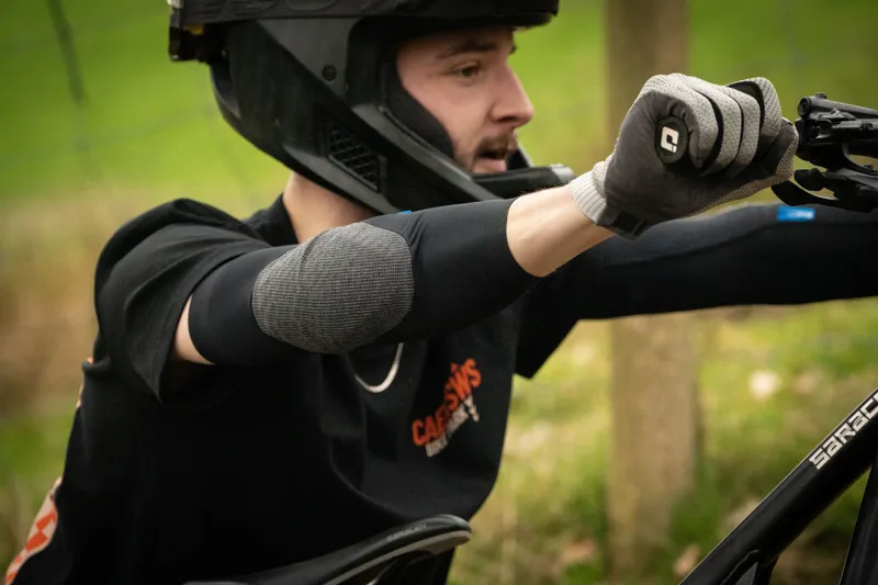 Madison Flux Ultra Light Level 1 RHEON Elbow Pad Set-3