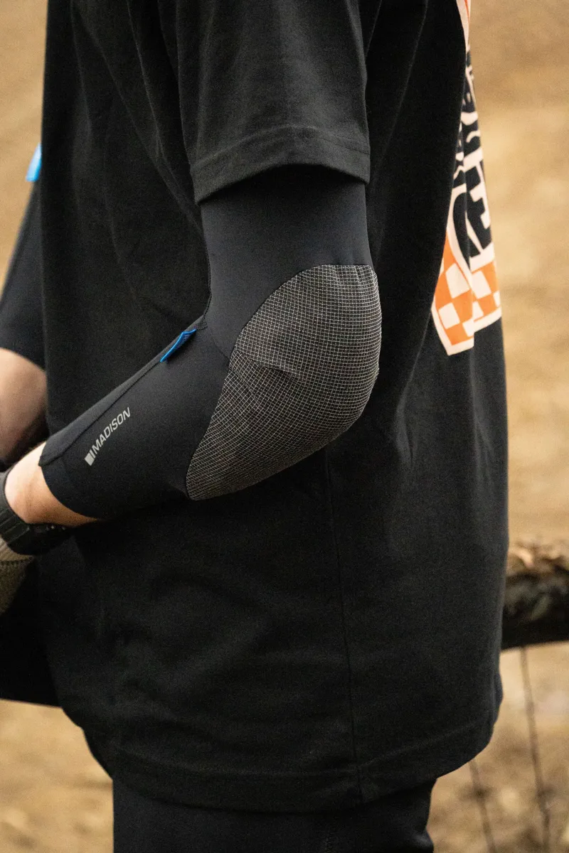 Madison Flux Ultra Light Level 1 RHEON Elbow Pad Set-5