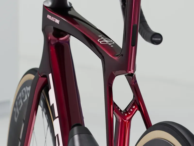 Trek Madone SLR 7 AXS Gen 8 Road Race Bike In Carbon Red Smoke-3