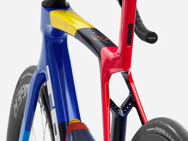 Trek Madone SLR 7 AXS Gen 8 in Team Replica-3