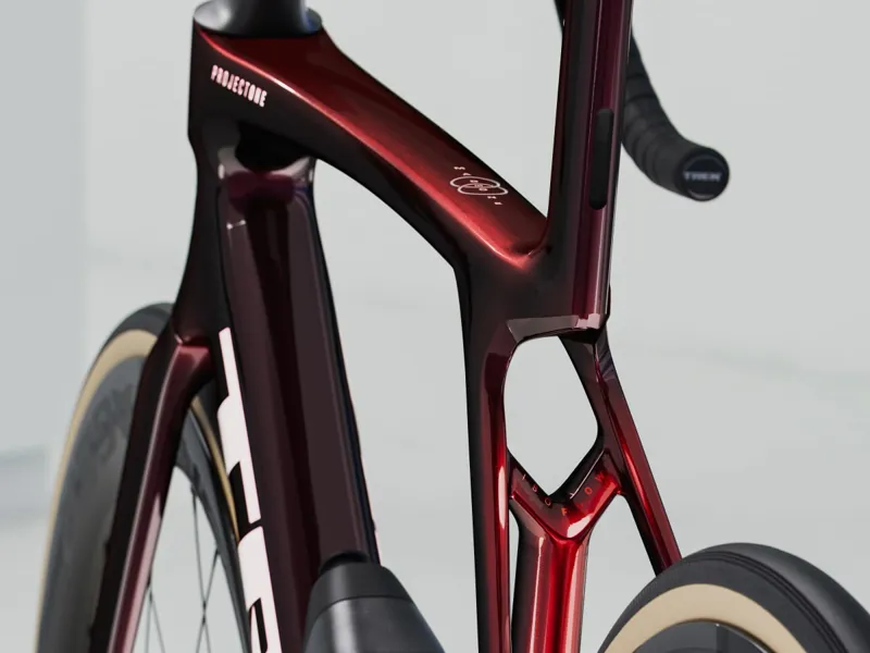 Trek Madone SLR 9 Gen 8 Road Race Bike In Carbon Red Smoke-3