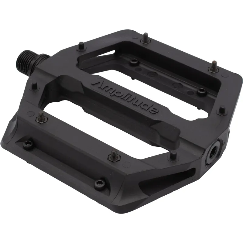 Amplitutde G100 Flat Pedals with replaceable pins in black