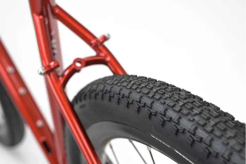 Genesis Croix De Fer 10 FB Flat Bar Road Bike in Red-12