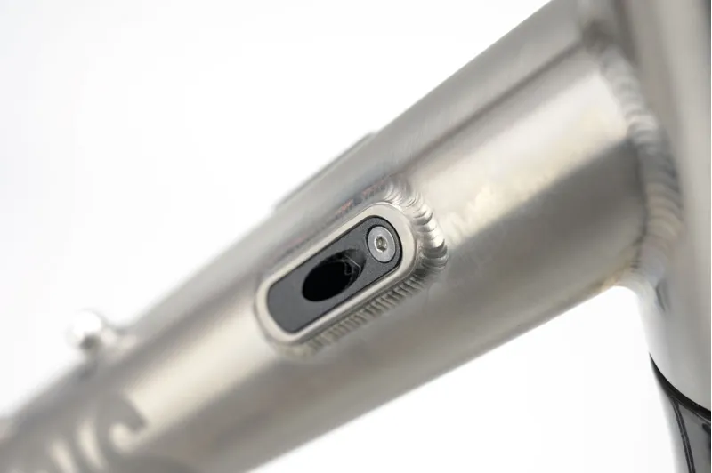 Genesis  Croix De Fer Titanium Frameset Silver-8