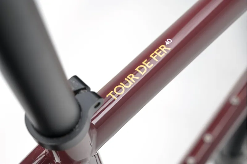 Genesis Tour De Fer 40 Touring Bike Queen Crimson Brown-2