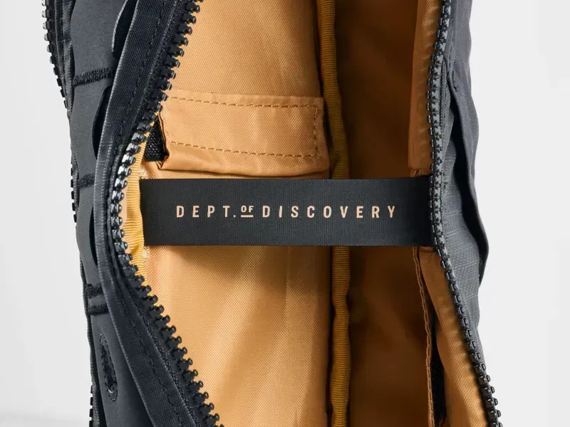 Trek Adventure Frame 2L Bag In Black-1