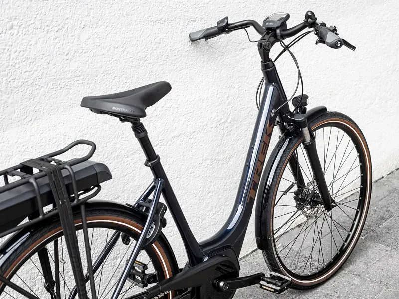  Trek Verve+ 2 Lowstep 300wh Electric Hybrid Bike in Blue-10